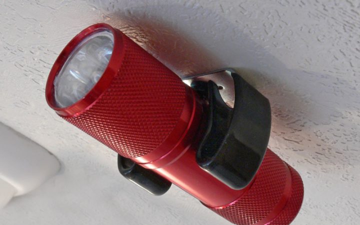 flashlight-clip