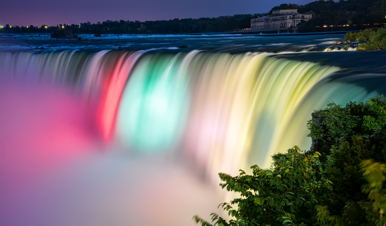 Niagara Falls fetes Canada
