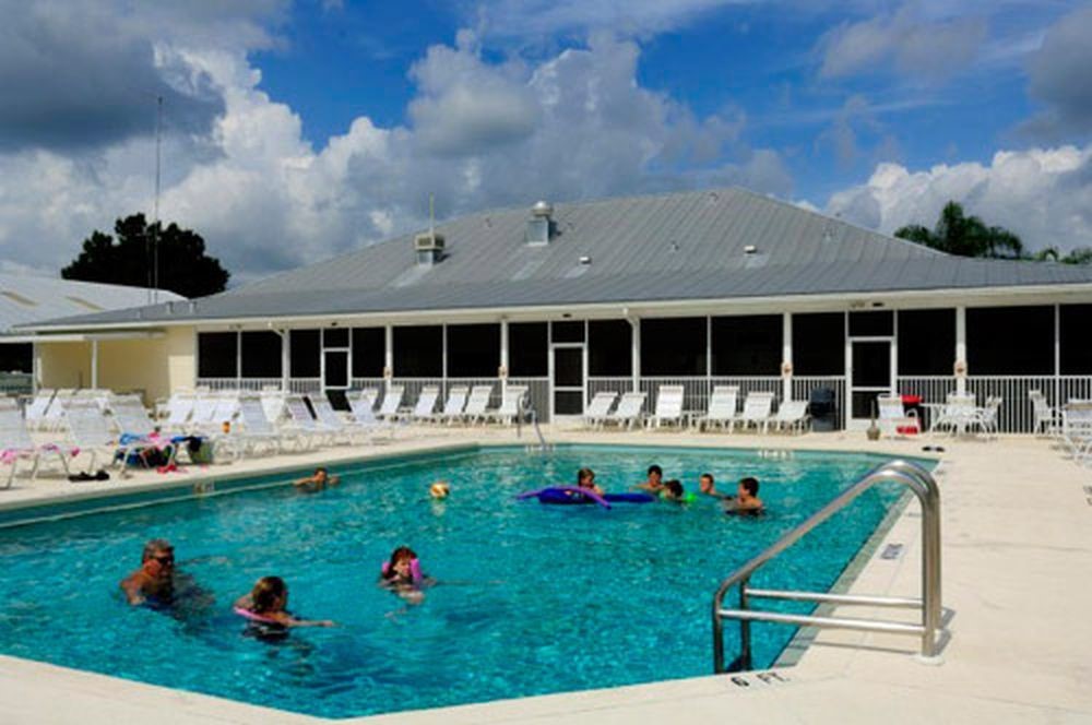 Riverside RV Resort - pool