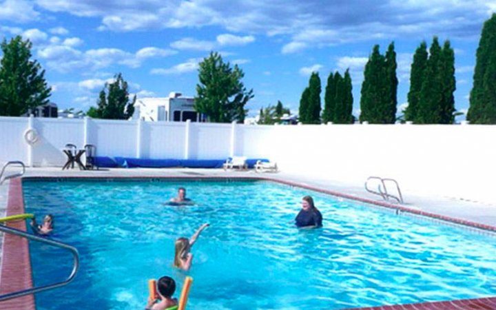 Horn Rapids RV Resort - pool