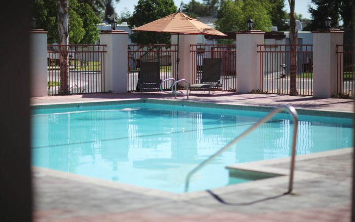 Bakersfield RV Resort - view of pool