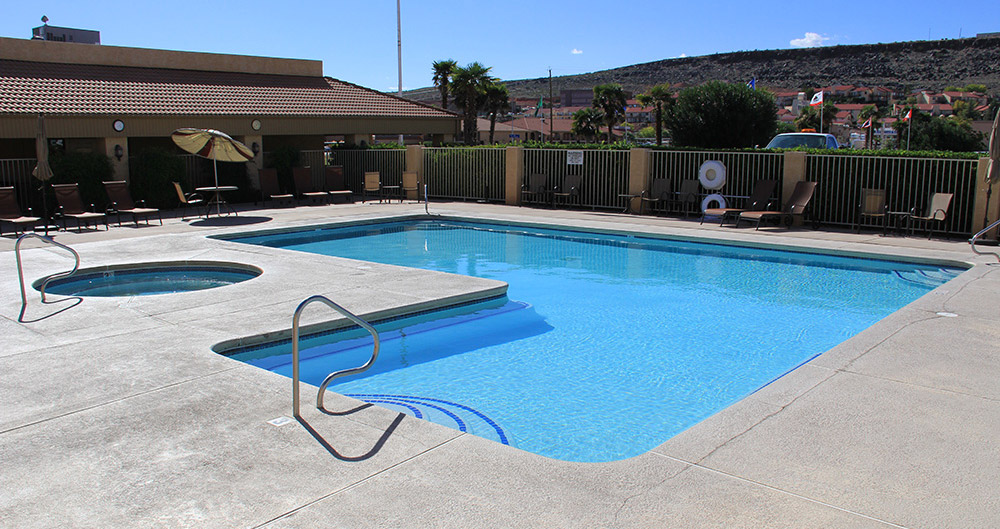 McArthurs Temple View RV Resort - outdoor pool