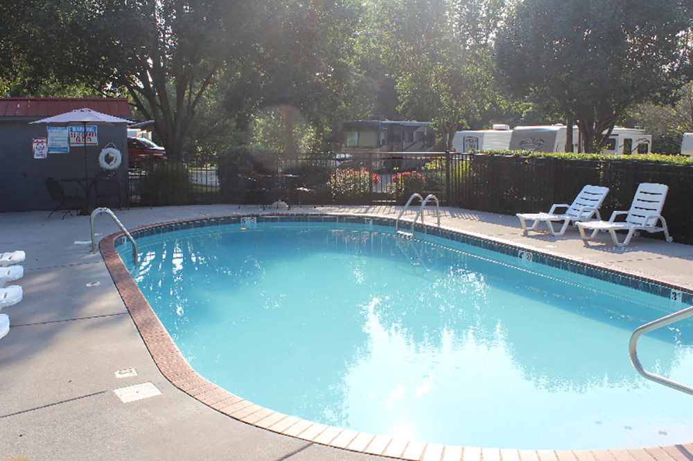 Creekside RV Park - outdoor pool