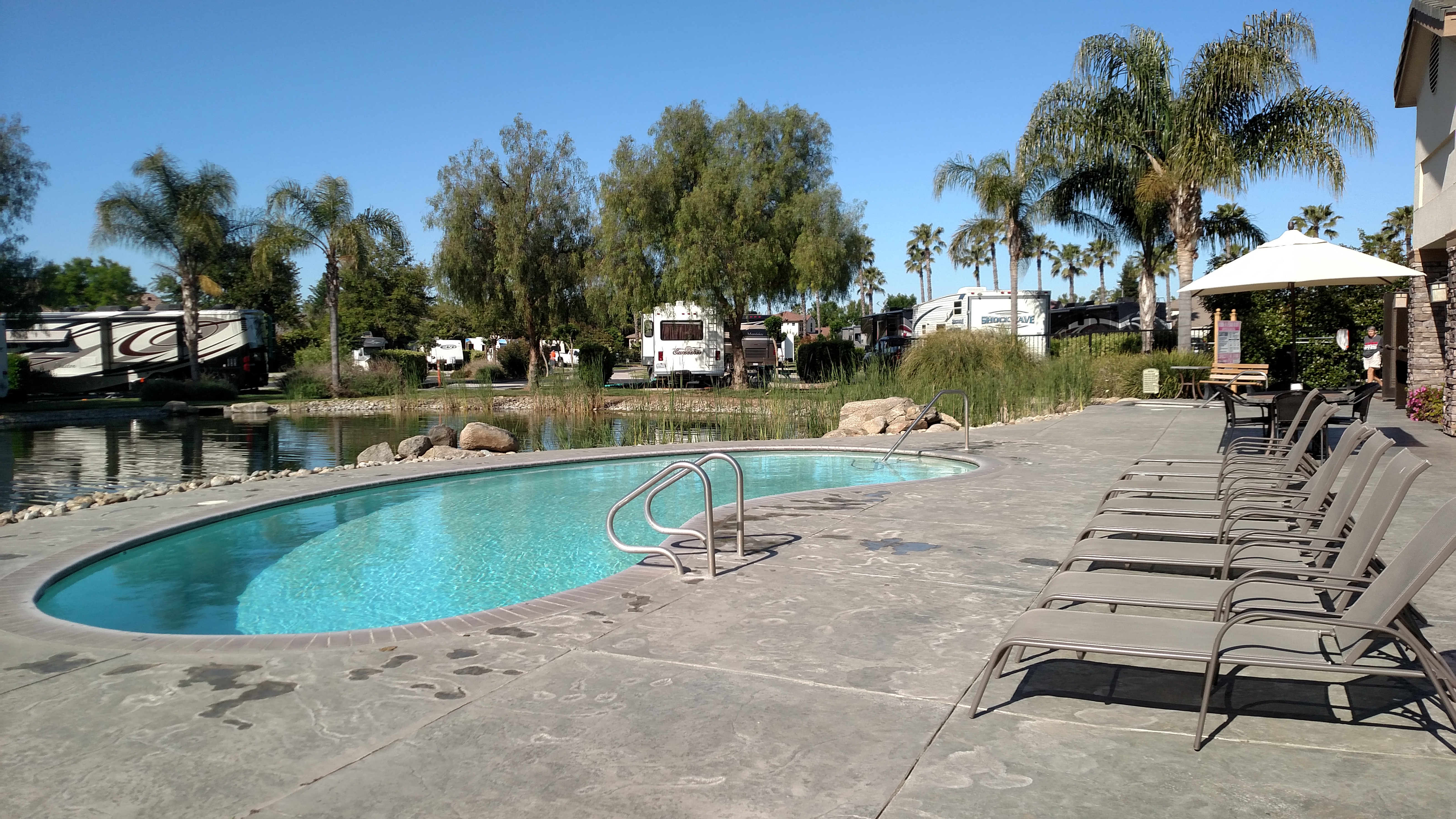 The Lakes RV & Golf Resort - outdoor pool