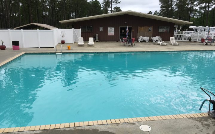 Sun Roamers RV Resort - outdoor pool