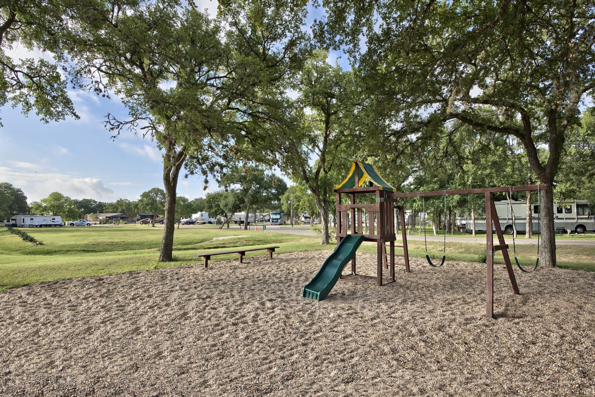 Oak Forest RV Resort - playground