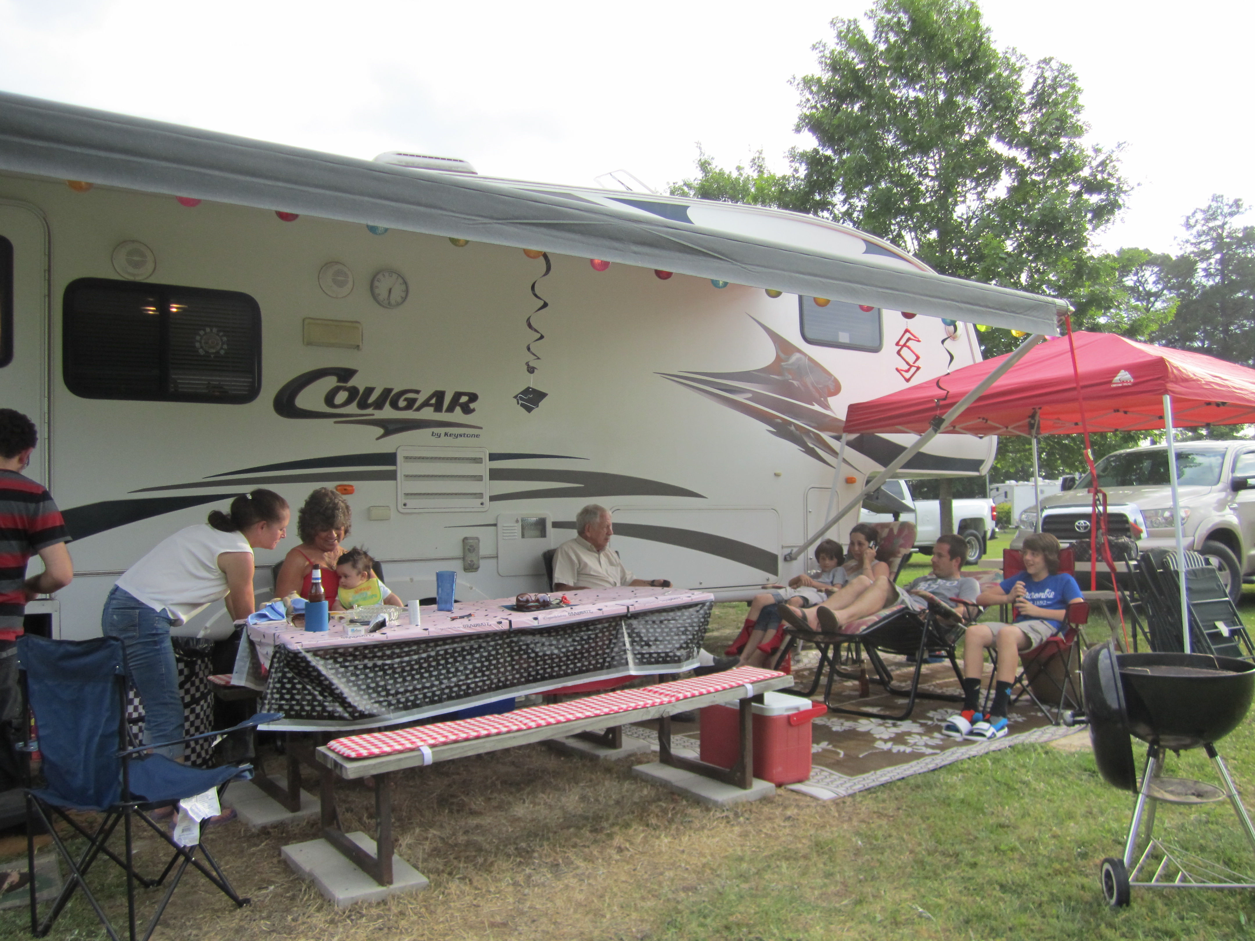 Parkwood RV Park & Cottages - family at site