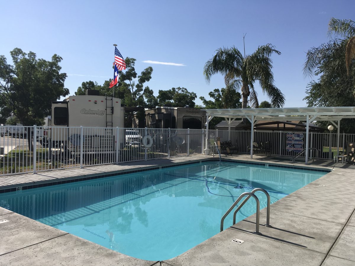 A Country RV Park - swimming pool