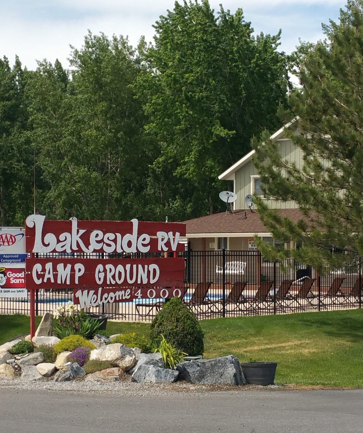 Lakeside RV Campground - entrance sign