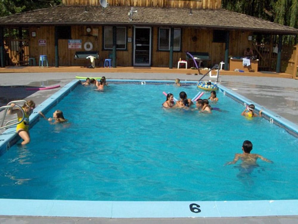 Lakeside RV Campground - swimming pool