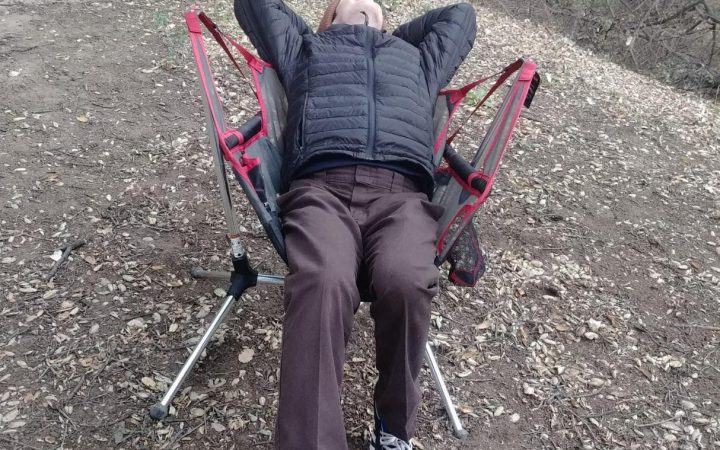 Blogger Reno Long reclining in Nemo Star Gazer chair