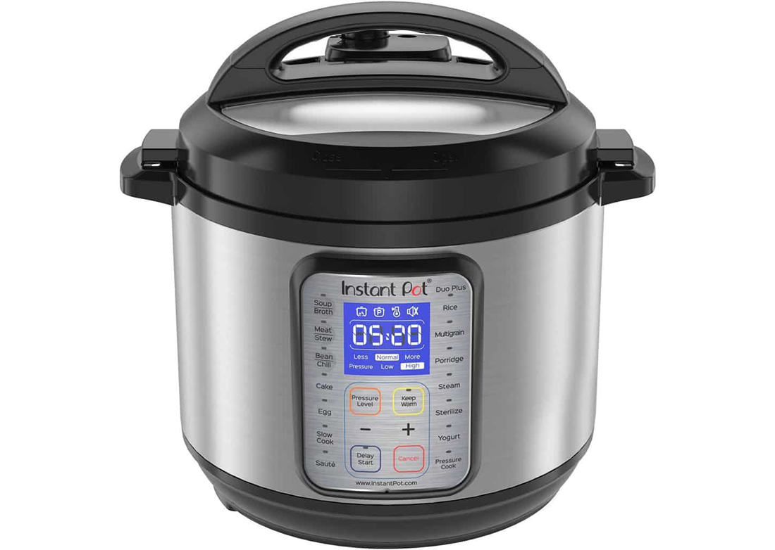A closed pressure cooker reading "5:20" with lid closed.