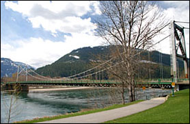 bridge-over-the-columbia-river-in-revelstoke-bc