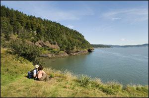 park-visitors-sitting-along-shores-of-fundy-bay