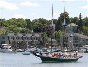 inland-seas-sailboat-on-round-lake-near-charlevoix-mi