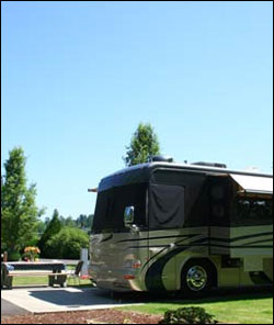 rv-campsite-with-patio-at-mallard-creek-golf-and-rv-resort-in-lebanon-oregon