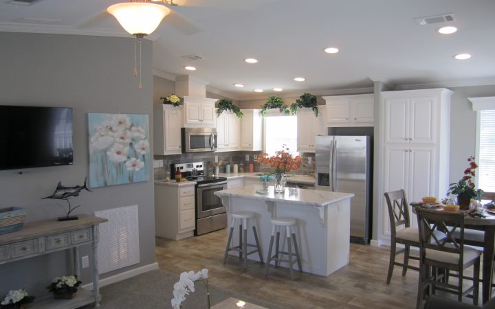 Sun RV - Vacation Homes - kitchen area