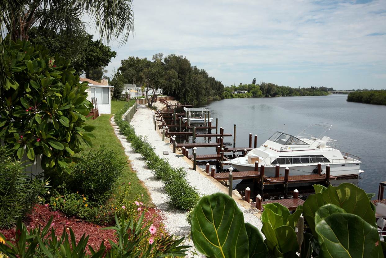 Tampa South RV Resort - waterfront