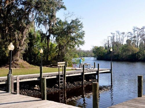 Riverside RV Resort - jetty by the river