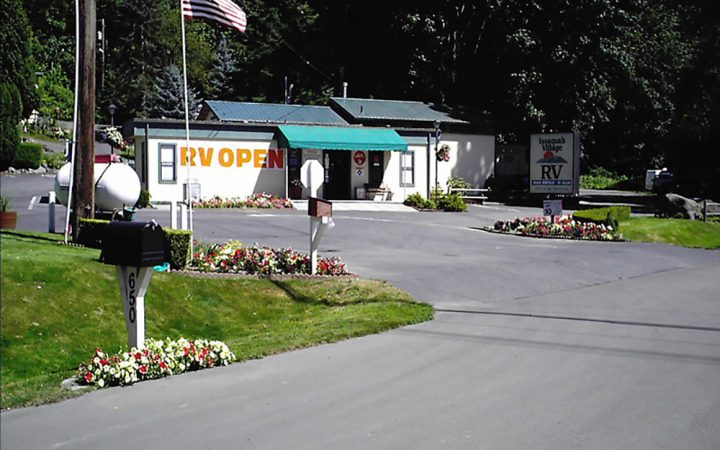 Issaquah Village RV Park - RV entrance