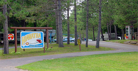 Hiawatha Trailer Resort - entrance