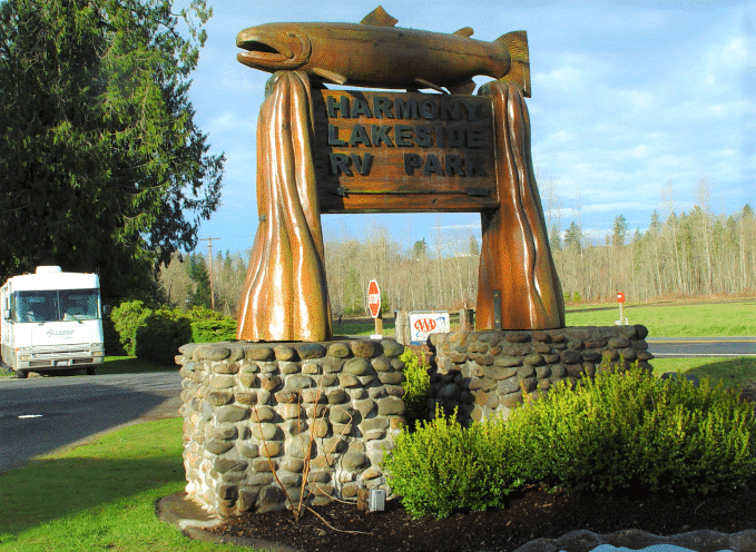 Harmony Lakeside RV and Cabins - entrance sign