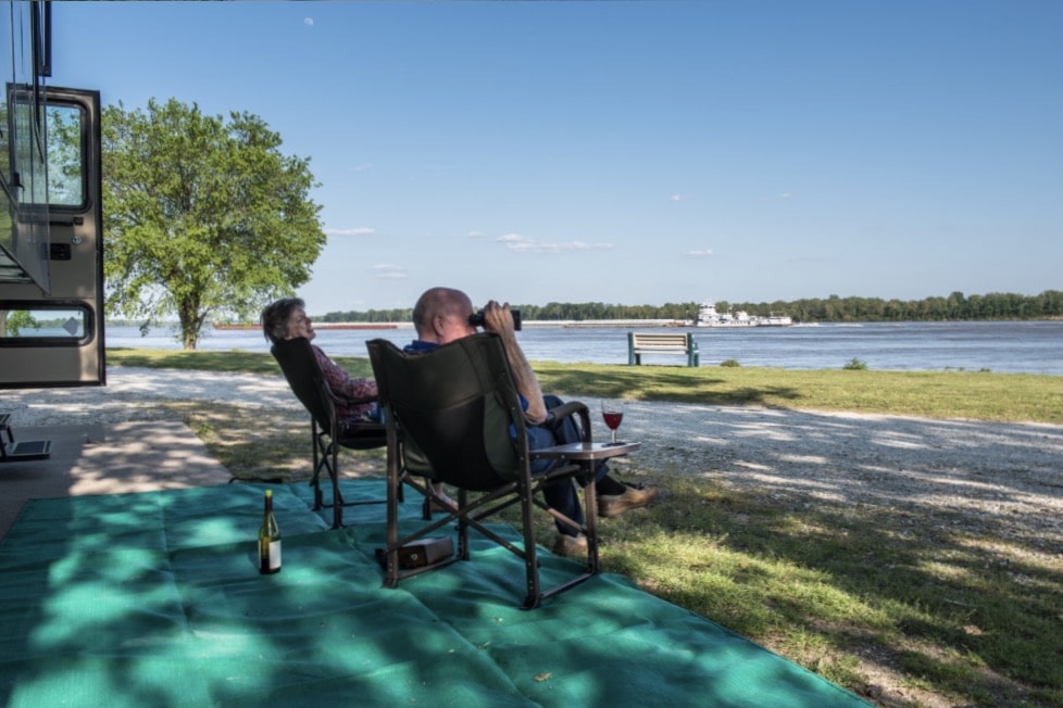 Tom Sawyer's RV Park - site by river