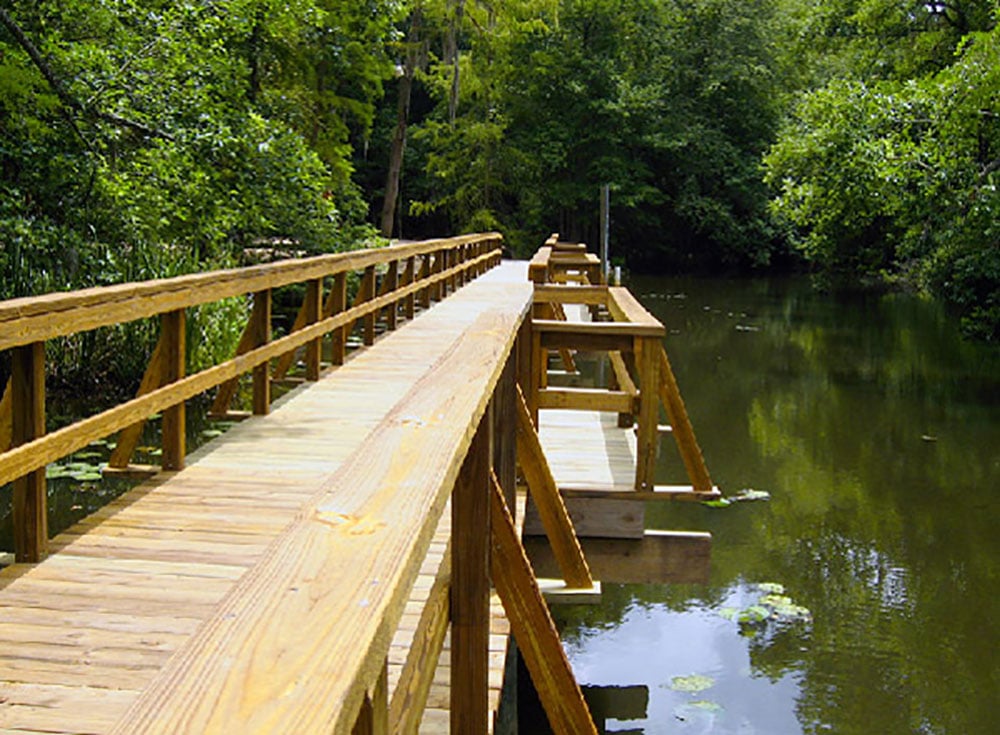 Savannah Oaks RV Resort - dock on lake