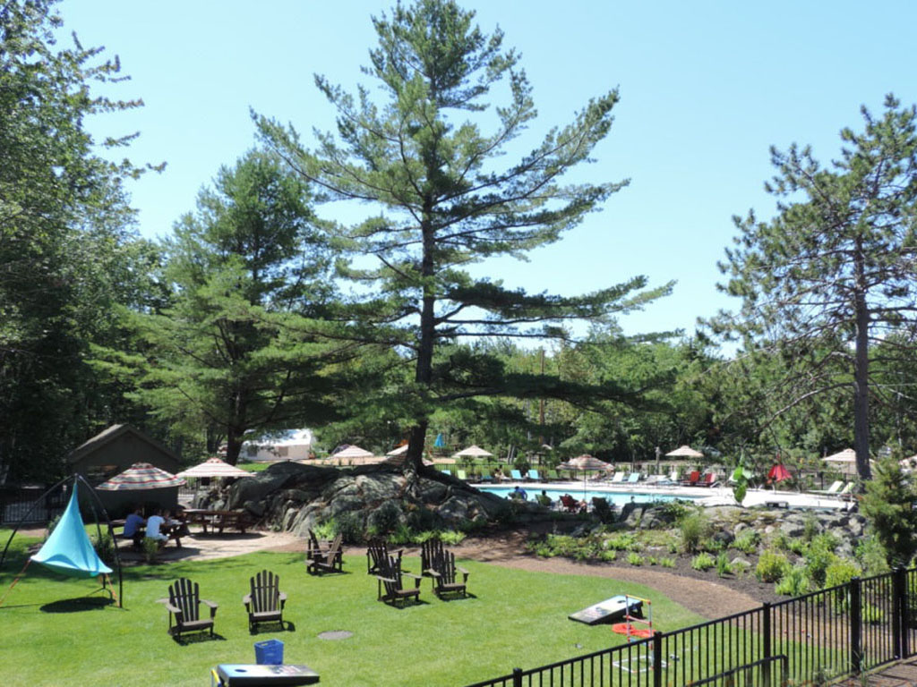 Sandy Pines Campground - seating next to the pool