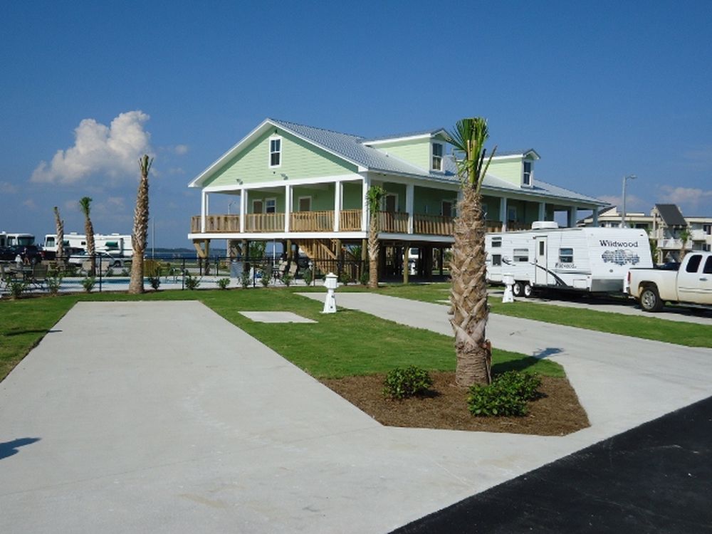 Pensacola Beach RV Resort - clubhouse