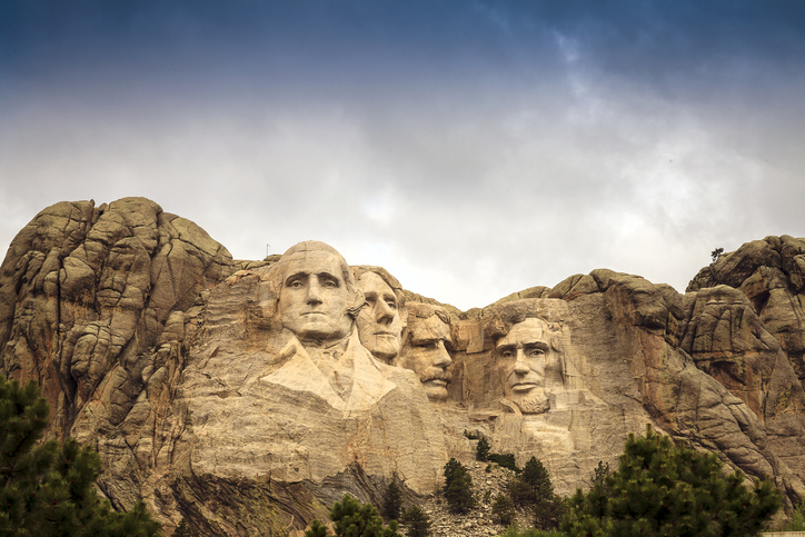 Mount Rushmore National Memorial Park in South Dakota, USA. Sculptures of former U.S. presidents; George Washington, Thomas Jefferson, Theodore Roosevelt and Abraham Lincoln.