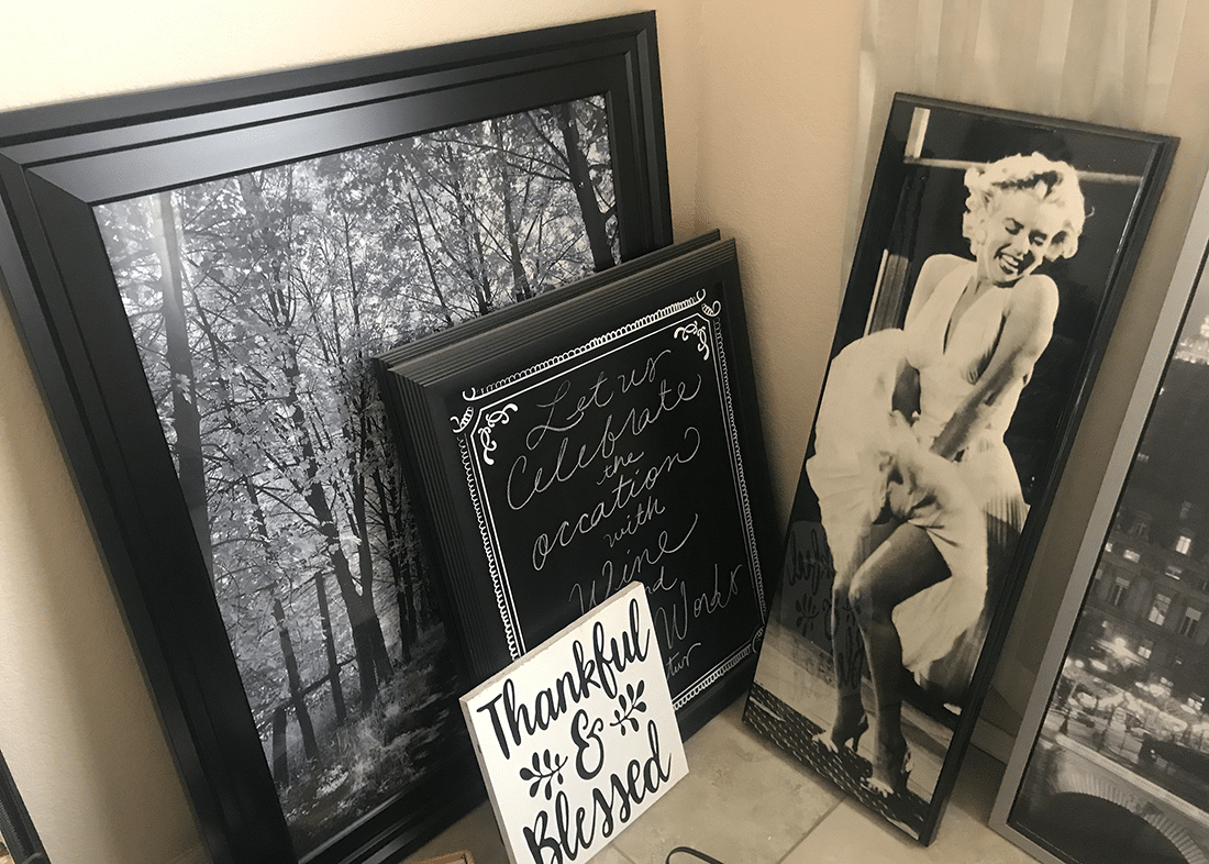 A picture of Marilyn Monroe motivational plaques and artistic black and white photos.