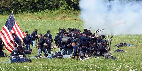 Re-enactors during a Gettysburg fight