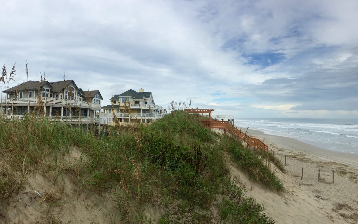 Large oceanfront homes in Outerbanks