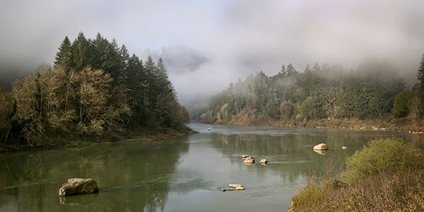 Picturesque scene of Oregon's Umpqua River