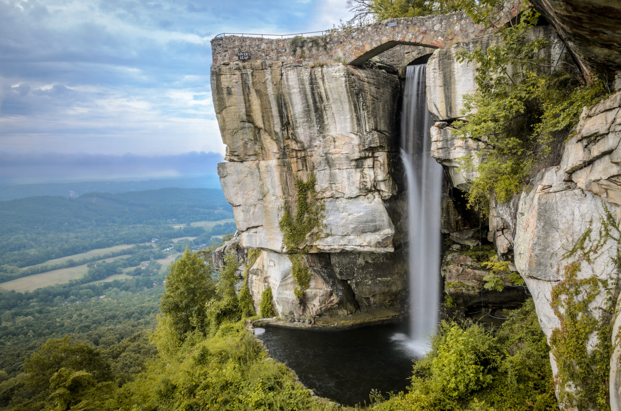 Long exposure waterfall picture of lookout mountain between Georgia and Tennessee