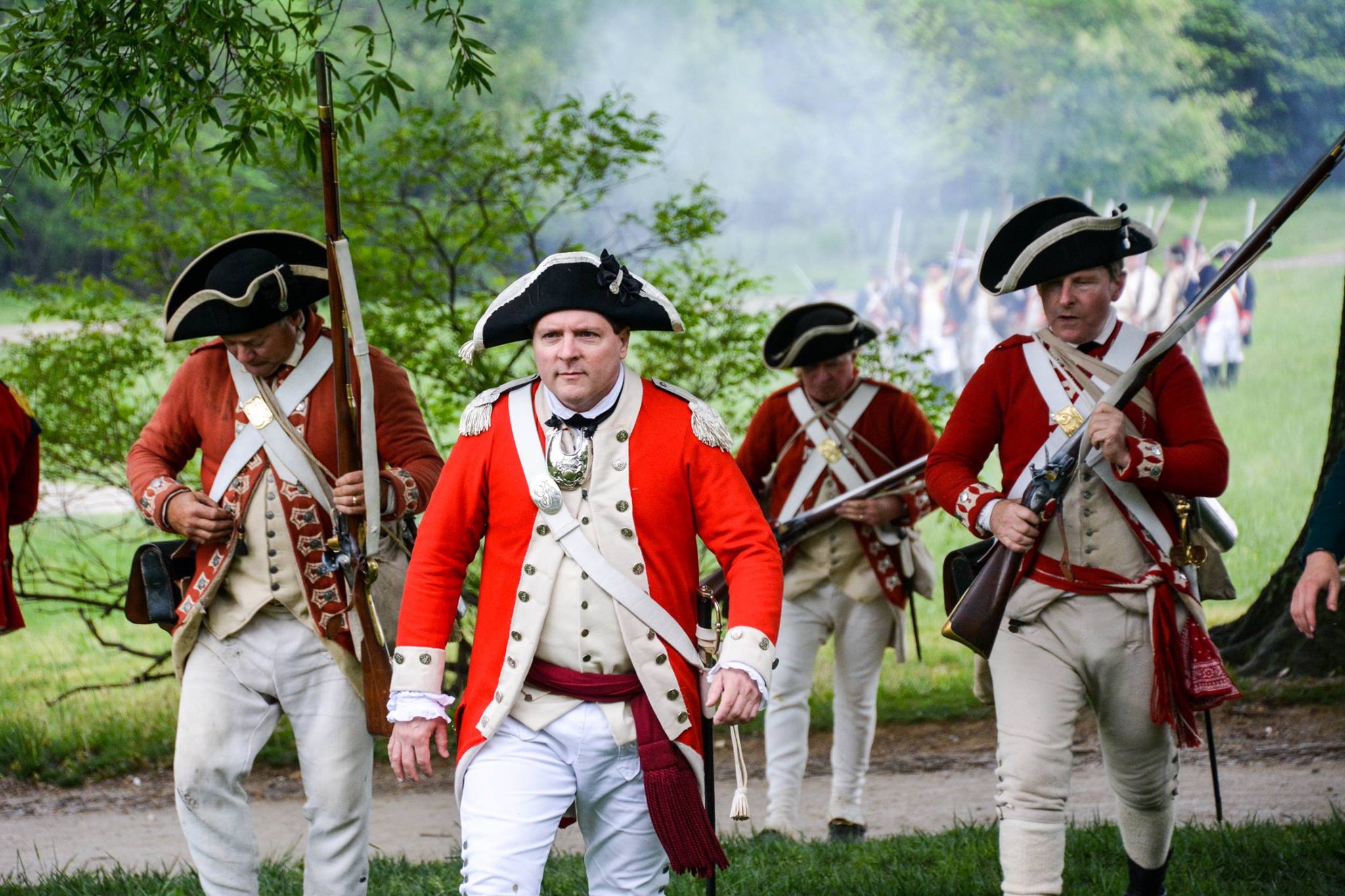 Revolutionary war soldiers approach camera.