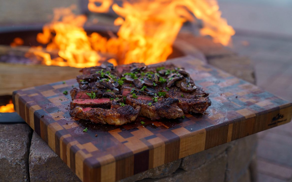 How to grill meat over an open fire